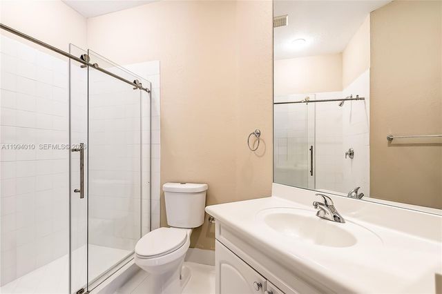 920 Captiva Dr, Hollywood, FL 33019