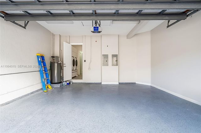 920 Captiva Dr, Hollywood, FL 33019