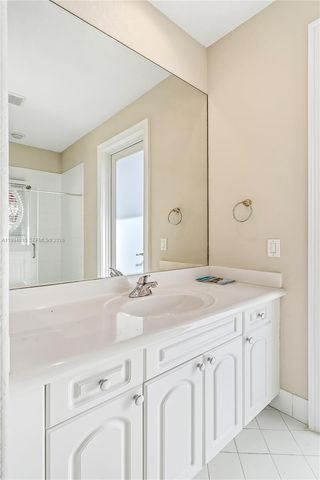 920 Captiva Dr, Hollywood, FL 33019