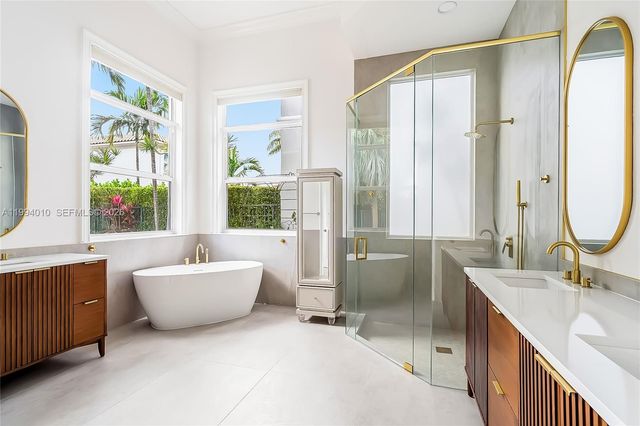 920 Captiva Dr, Hollywood, FL 33019