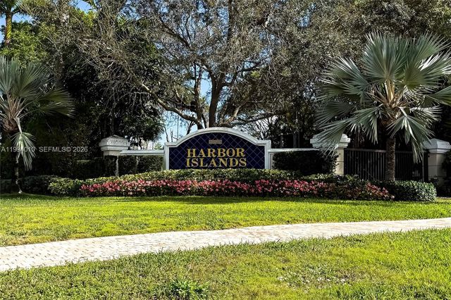 920 Captiva Dr, Hollywood, FL 33019