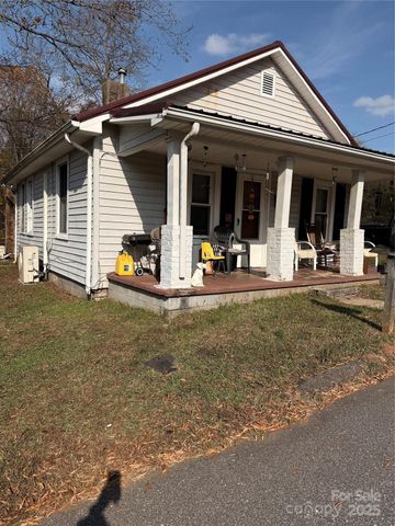 1418 Huggins Street, Statesville, NC 28677