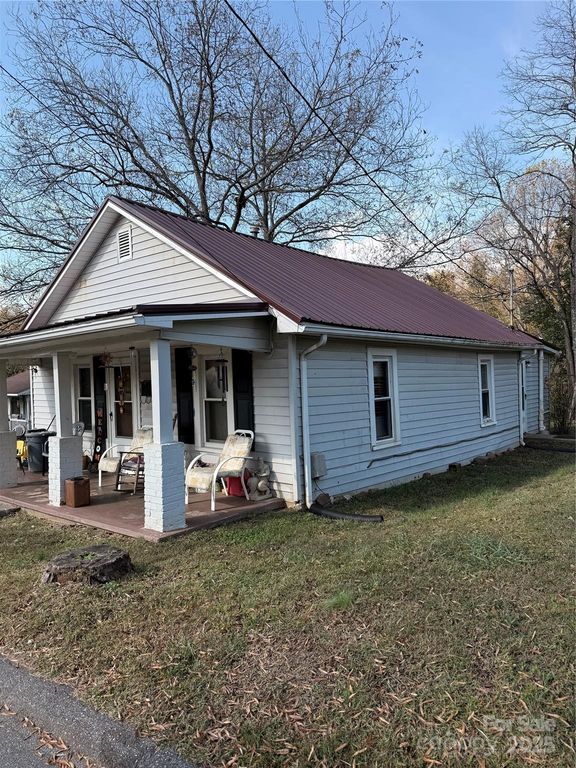 1418 Huggins Street, Statesville, NC 28677