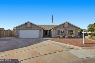 8021 W DENTON Lane, Glendale, AZ 85303