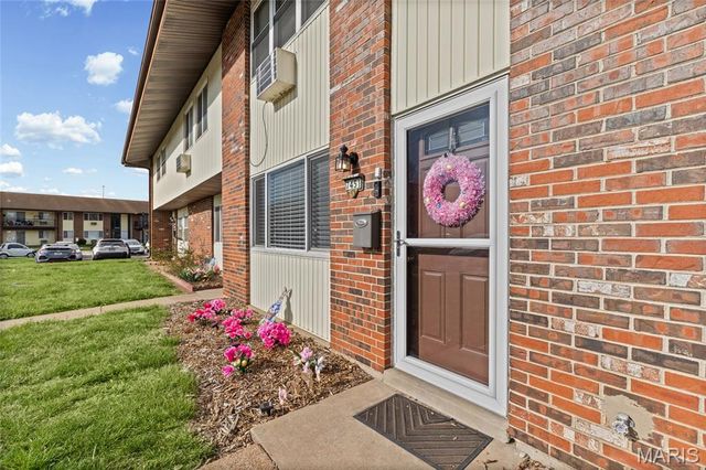 7451 Hazelcrest Drive, Hazelwood, MO 63042