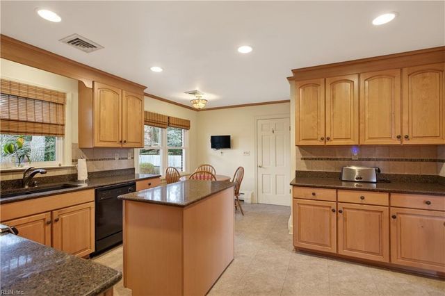 9 Fairway DR, Portsmouth, VA 23701