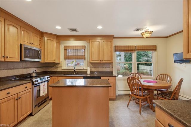 9 Fairway DR, Portsmouth, VA 23701