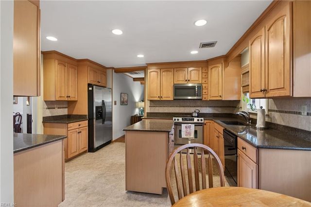 9 Fairway DR, Portsmouth, VA 23701