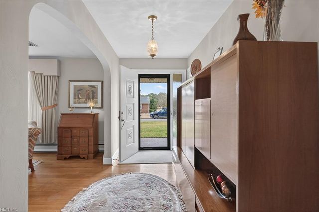 9 Fairway DR, Portsmouth, VA 23701