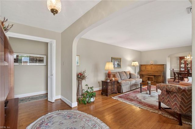 9 Fairway DR, Portsmouth, VA 23701