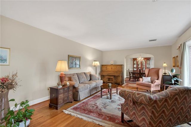 9 Fairway DR, Portsmouth, VA 23701