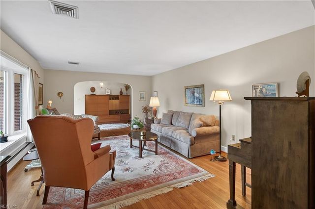 9 Fairway DR, Portsmouth, VA 23701