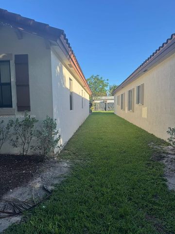 15400 SW 176th Ln, Miami, FL 33187