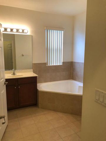 15400 SW 176th Ln, Miami, FL 33187