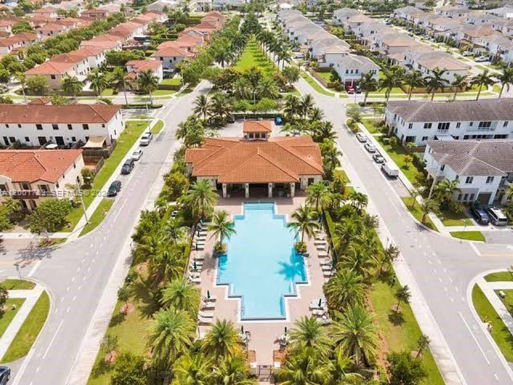 15400 SW 176th Ln, Miami, FL 33187