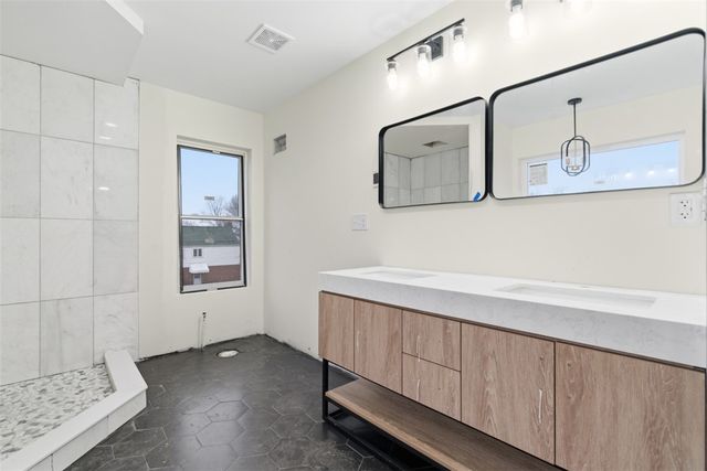 1361 Hawthorne St, Stanton Heights, PA 15201