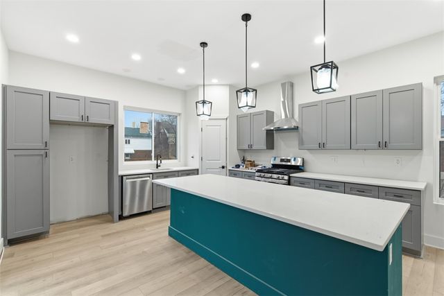 1361 Hawthorne St, Stanton Heights, PA 15201