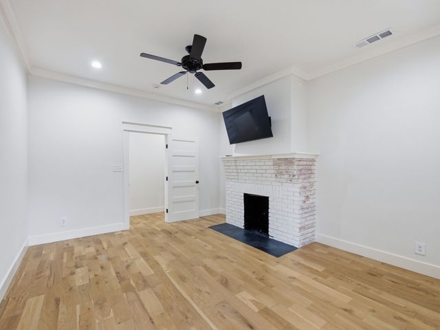 1209 Kings Highway, Dallas, TX 75208