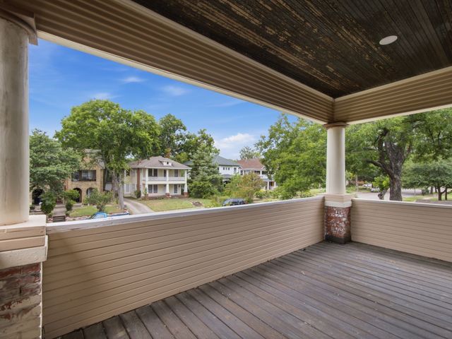 1209 Kings Highway, Dallas, TX 75208