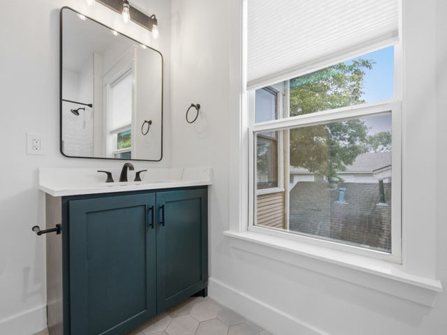 1209 Kings Highway, Dallas, TX 75208
