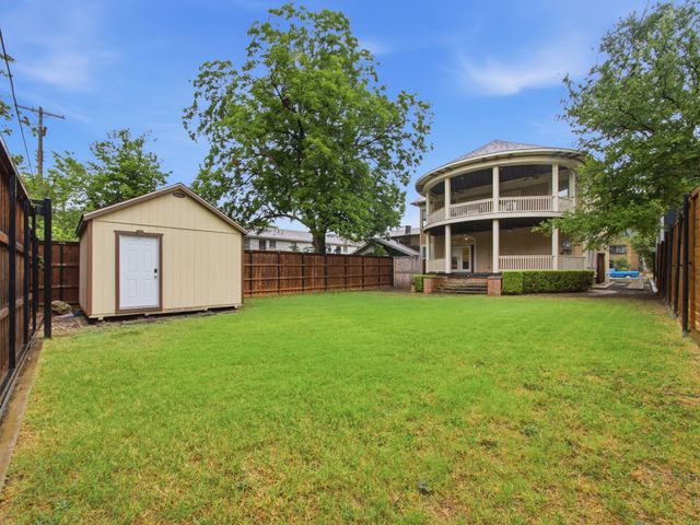 1209 Kings Highway, Dallas, TX 75208