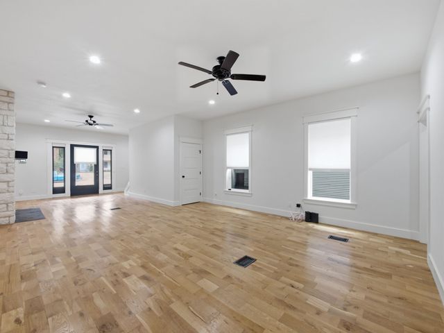 1209 Kings Highway, Dallas, TX 75208