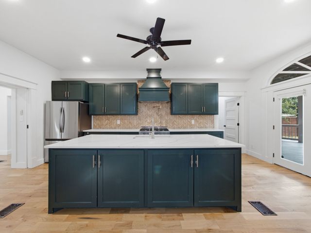 1209 Kings Highway, Dallas, TX 75208