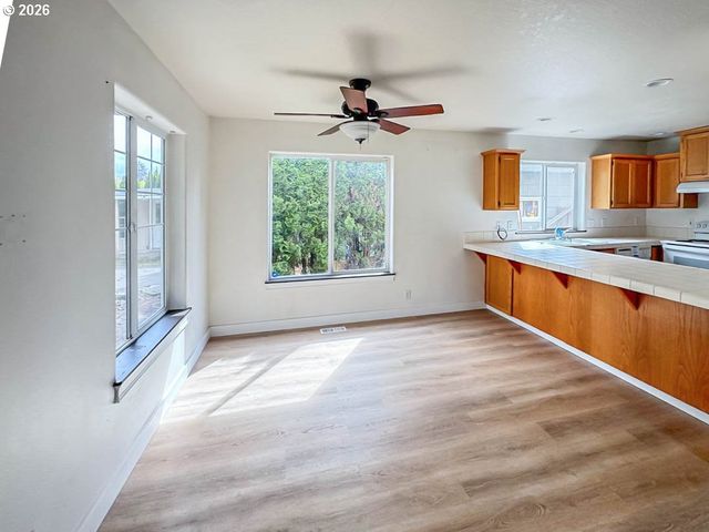 509 S REDWOOD St, Canby, OR 97013