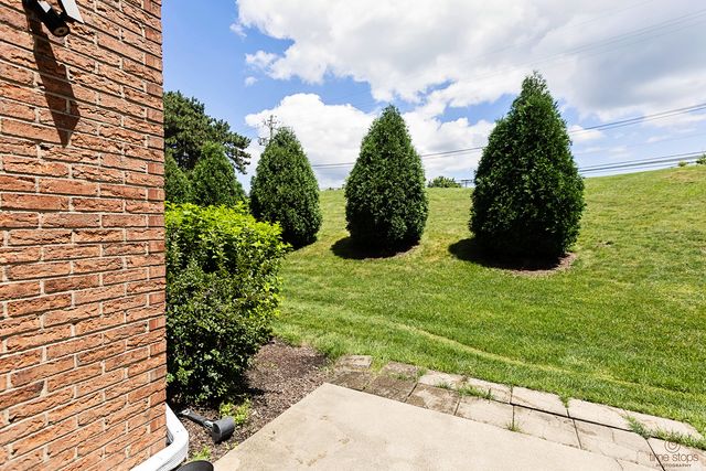 8575 Sandalwood Drive, Darien, IL 60561
