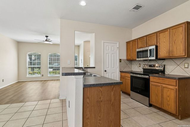 4303 Griffin Park Dr, San Antonio, TX 78251