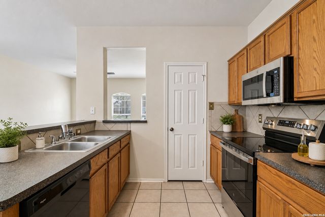 4303 Griffin Park Dr, San Antonio, TX 78251