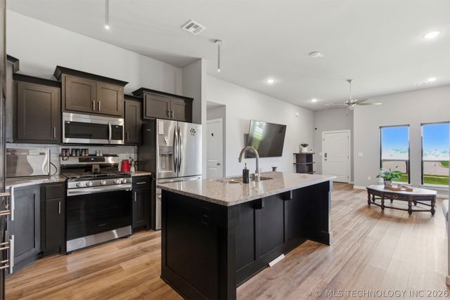 1407 E 150 Street S, Glenpool, OK 74033
