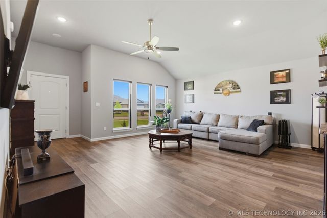 1407 E 150 Street S, Glenpool, OK 74033