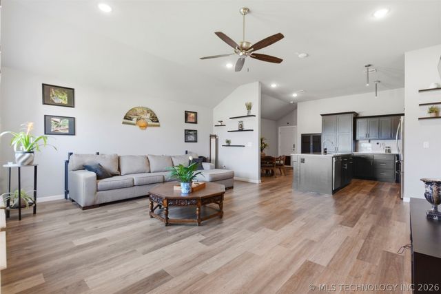 1407 E 150 Street S, Glenpool, OK 74033