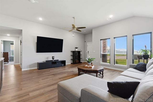1407 E 150 Street S, Glenpool, OK 74033