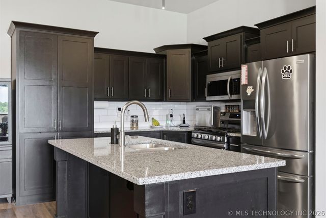 1407 E 150 Street S, Glenpool, OK 74033
