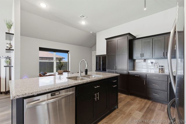 1407 E 150 Street S, Glenpool, OK 74033