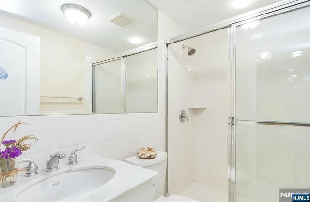 4 James Lane, Tenafly, NJ 07670