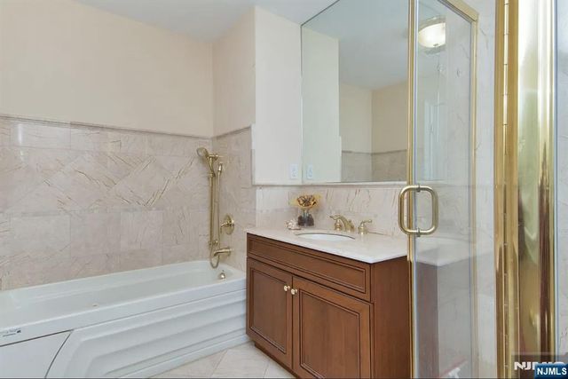 4 James Lane, Tenafly, NJ 07670