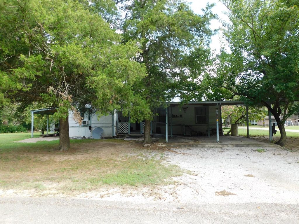 178 County Road 3990, Cleveland, TX 77328