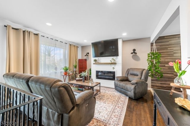 40 Musconetcong Ave, Hopatcong Boro, NJ 07843