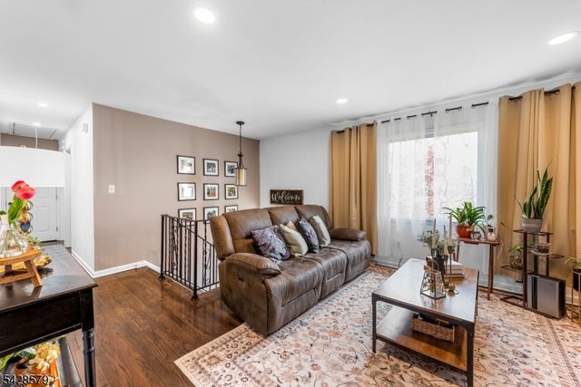 40 Musconetcong Ave, Hopatcong Boro, NJ 07843
