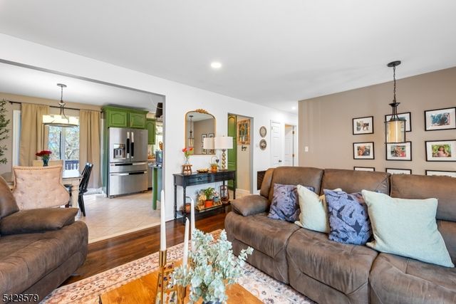 40 Musconetcong Ave, Hopatcong Boro, NJ 07843