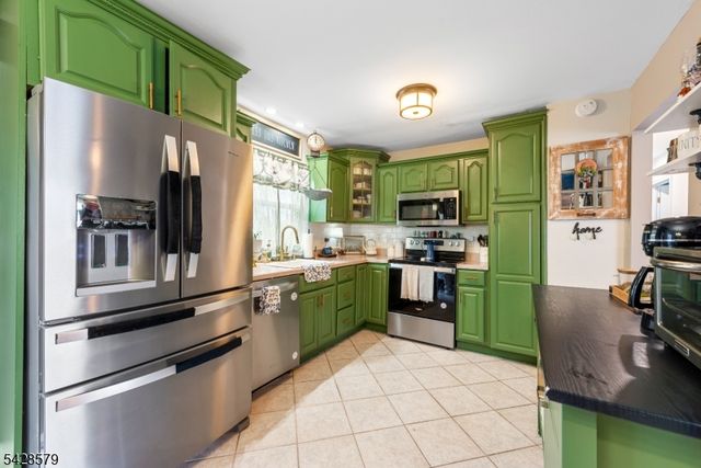 40 Musconetcong Ave, Hopatcong Boro, NJ 07843