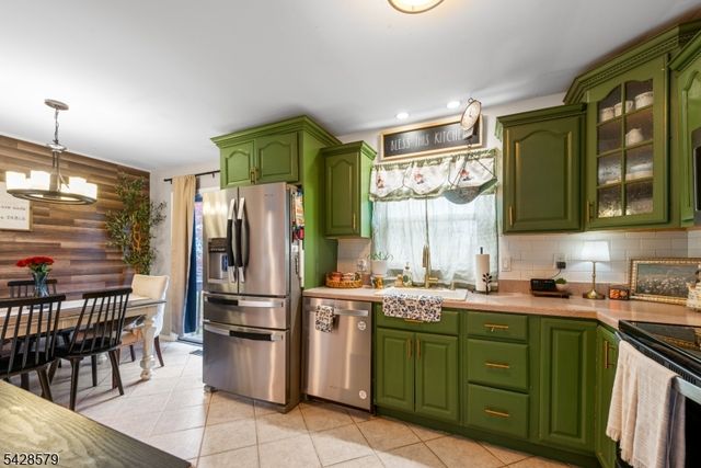 40 Musconetcong Ave, Hopatcong Boro, NJ 07843