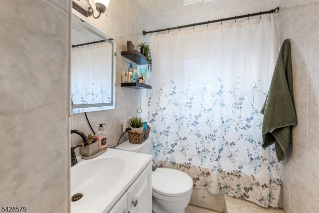 40 Musconetcong Ave, Hopatcong Boro, NJ 07843