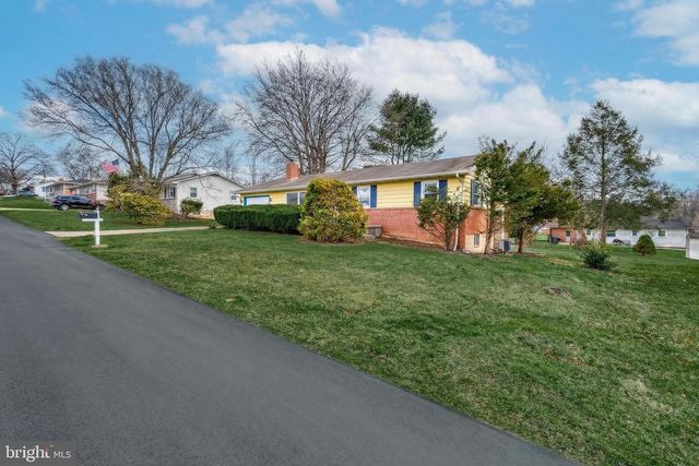 921 THORNTON DRIVE, Mechanicsburg, PA 17055