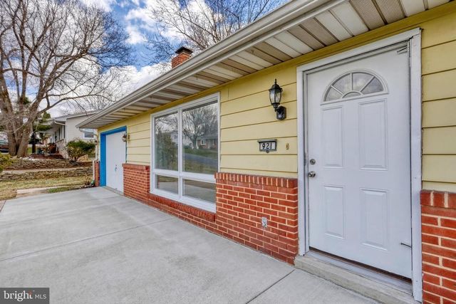 921 THORNTON DRIVE, Mechanicsburg, PA 17055