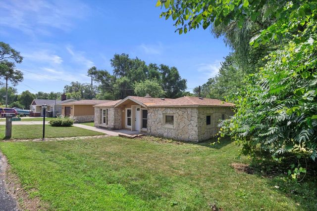 S103W30227 Lakeside DRIVE, Mukwonago, WI 53149