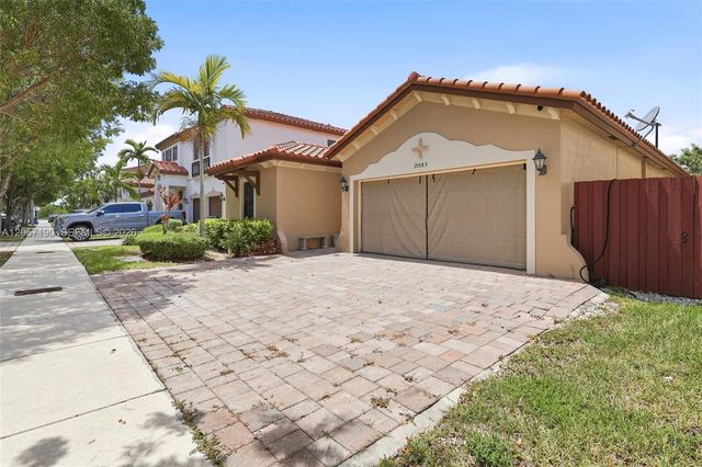 15585 SW 176th Terrace, Miami, FL 33187